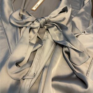 ✨✨BRAND NEW WITH TAGS✨✨Skim’s Hotel Silk Mid Length Robe🩶🩶🩶🩶